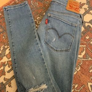 Women’s Levi Jeans